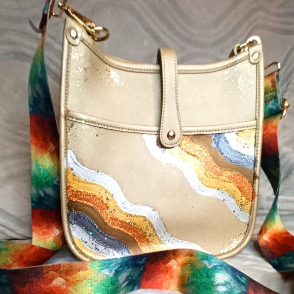 Anca Barbu ...1 Of 1.... Handpainted Leather Crossbody..... 10x11x3 - Picture 2 of 9